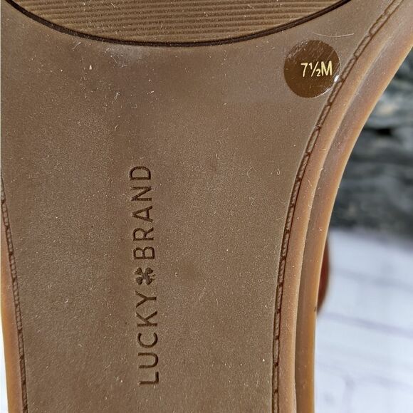 Lucky Brand Annamae Leather T-Strap Thong Sandals - Picture 8 of 9